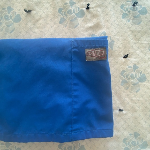 Scrub Zone scrub top - Picture 4 of 4